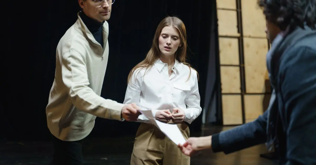 Come migliorare il tuo gioco di accenti nel teatro