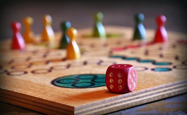 Come organizzare una serata di giochi da tavolo perfetta
